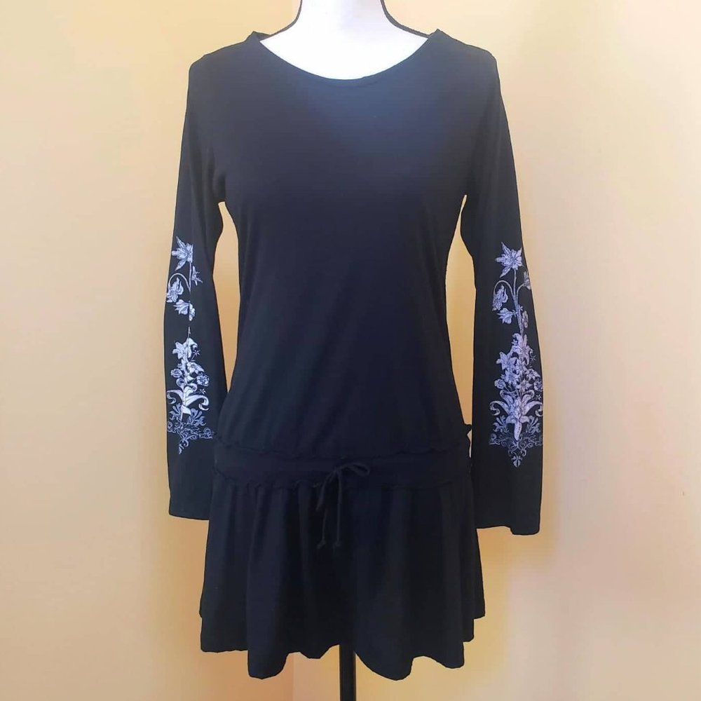 ~Romeo + Juliet Couture Black/Floral Tunic - M~